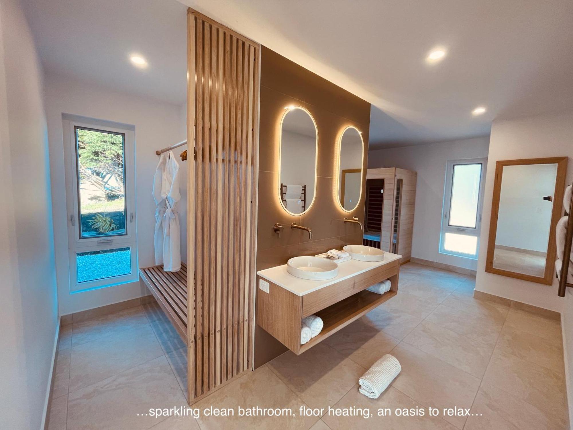 Saltwater - Absolute Oceanfront, Fire Pits, Some Villas With Hot Tubs And Sauna Falmouth Exterior foto