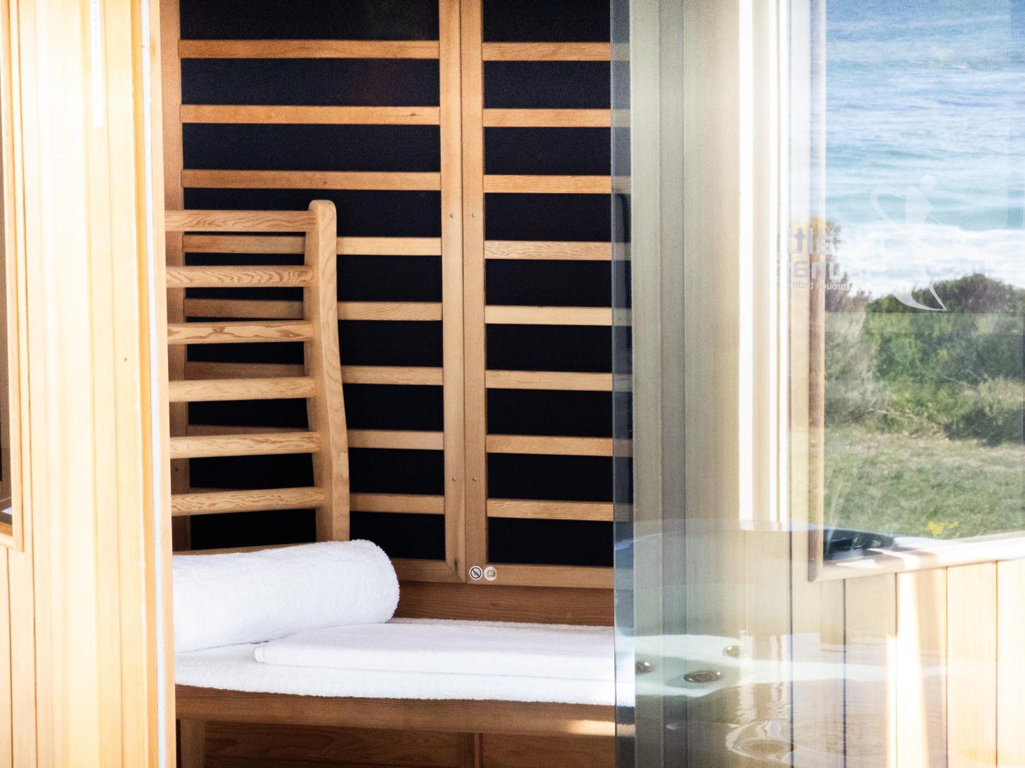Saltwater - Absolute Oceanfront, Fire Pits, Some Villas With Hot Tubs And Sauna Falmouth Exterior foto